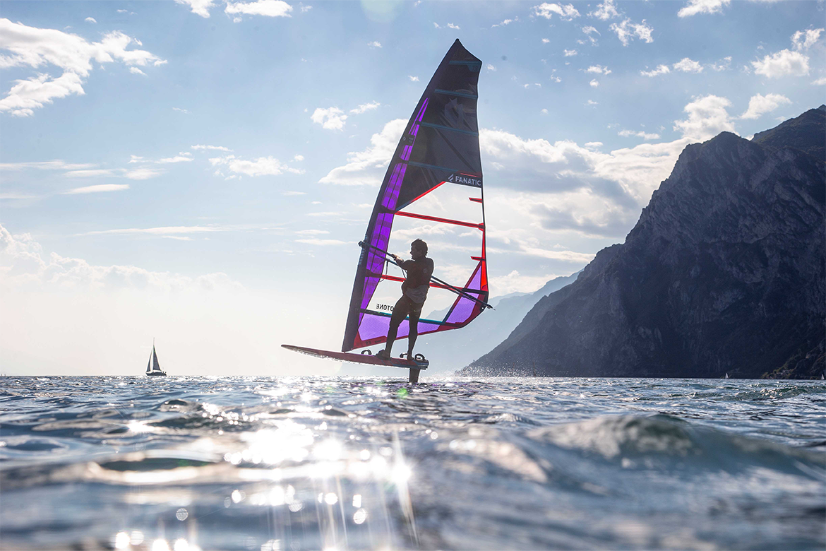 Warp_foil_2022_duotone_voile_windfoil_race_windsurf