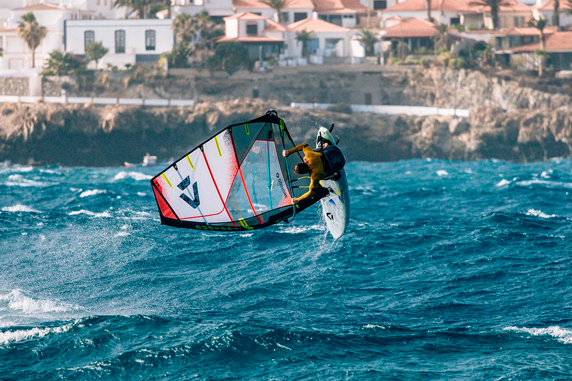 Voile Duke Duotone en action sur l'eau